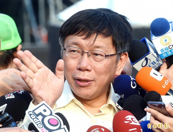 台北市長柯文哲就職100天，並且針對上任100天自我檢討，希望可以不要那麼容易生氣。（記者方賓照攝）