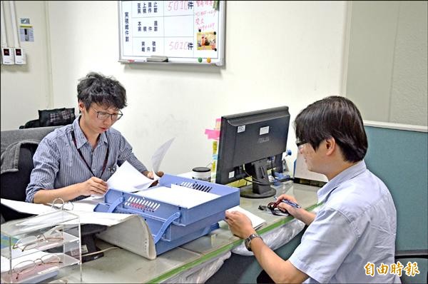 桃園市13區業務跨區辦理，7月試辦，10月全面上路。（記者邱奕統攝）