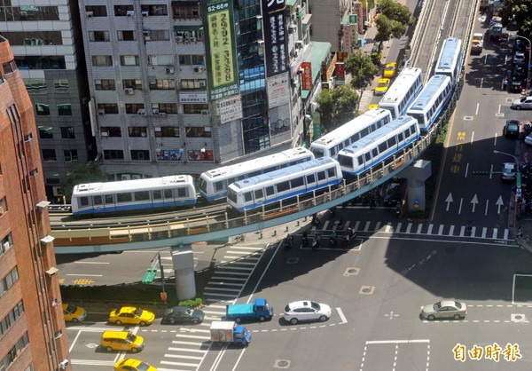 捷運文湖線。（資料照，記者張嘉明攝）