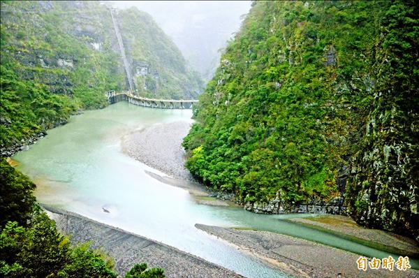 榮華壩三年前雖然淤積快滿，但仍有水。（資料照，記者邱奕統攝）