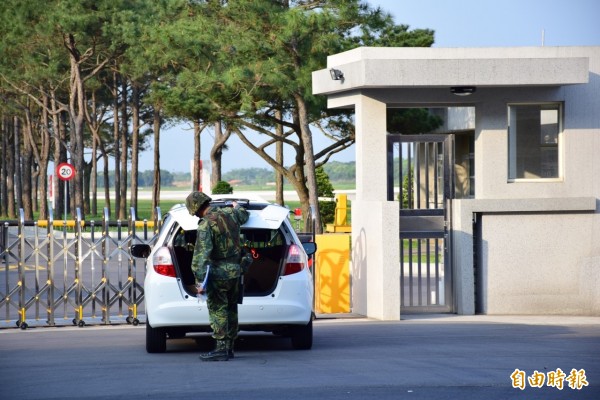 陸軍航特部601旅停機棚到底算不算要塞堡壘，各界說法分歧。（資料照，記者李容萍攝）