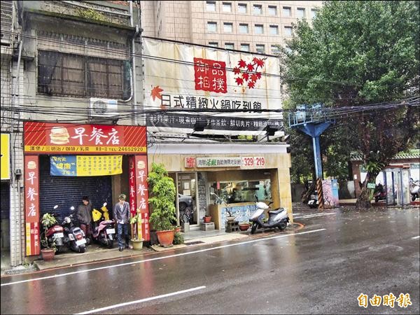 黃女等4人為了加點這一盤肉遭拒，與店家發生衝突，鬧進派出所。（記者林嘉東攝）