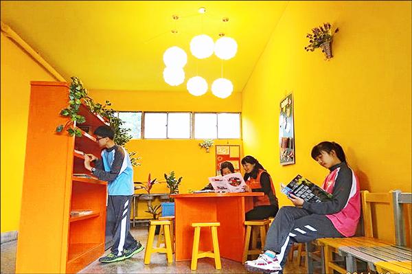 把老舊圖書館變彩色 土城國中悅讀有魔力 地方 自由時報電子報