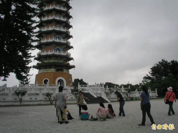 慈恩塔為日月潭著名的地標。（記者謝介裕攝）