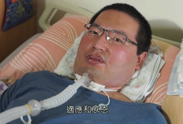 陳大謀希望用3A：「接受」（Accept）、「適應」（Adapt）及「感恩」（Appreciate），鼓勵學子正向的人生態度。（圖擷取自YouTube）