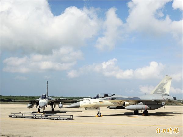 馬公機場為空軍夏訓基地，進駐IDF經國號戰機。（記者劉禹慶攝）