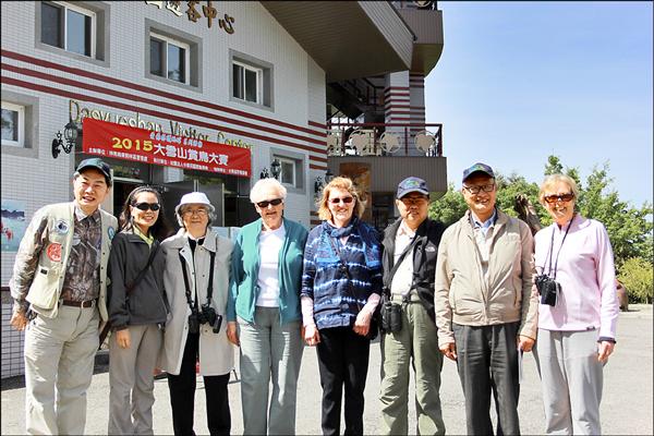 加拿大鳥友慕名參加大雪山賞鳥大賽。（記者李忠憲翻攝，東勢林管處提供）