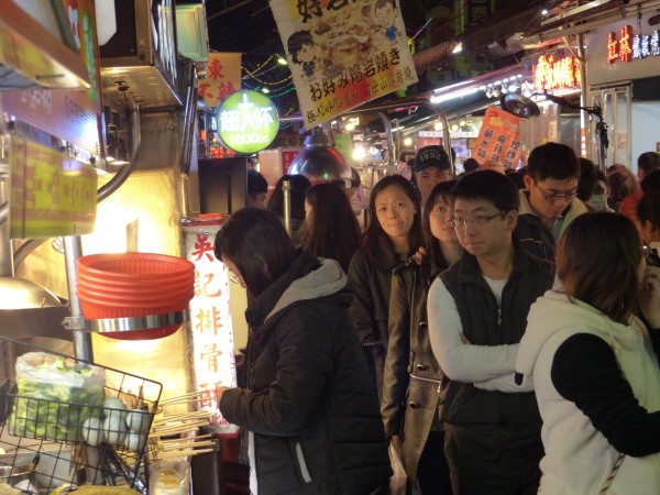 夜市一景(資料照與本文無關) 夜市一景(資料照與本文無關)