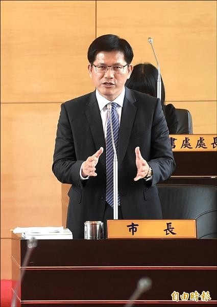 台中市長林佳龍昨首次到市議會進行施政報告。（記者廖耀東攝）