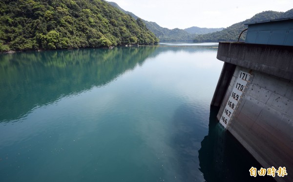 經濟部表示自來水費未來將「用愈多、漲愈多」，預計在3年內調漲水費。（記者王敏為攝）