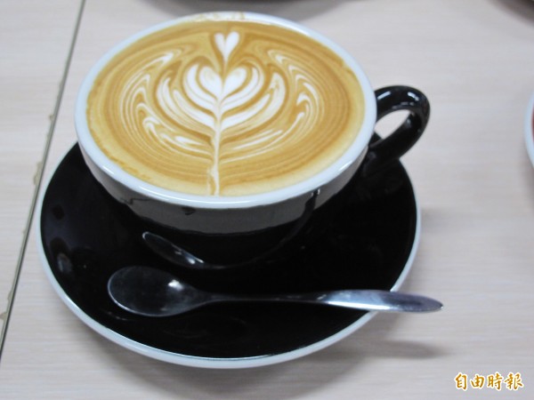 日本一項研究顯示，多喝咖啡可以降低死亡風險。（資料照，記者陳彥廷攝）