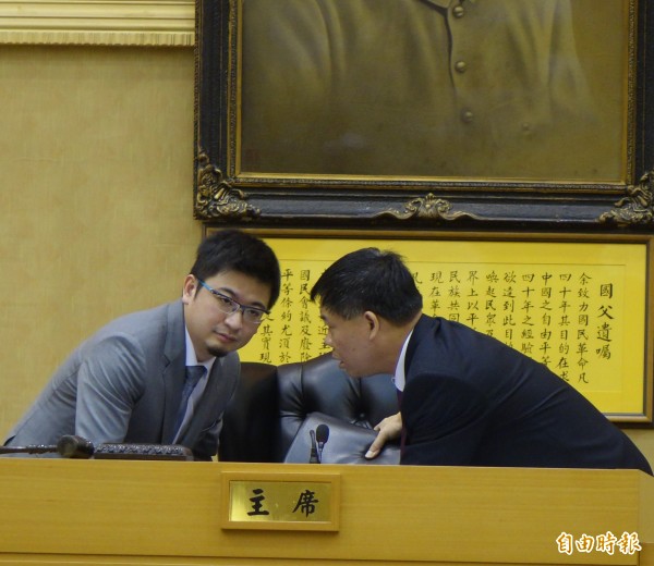  彰化縣議長謝典霖如常出席議會，主持議事。（記者劉曉欣攝）