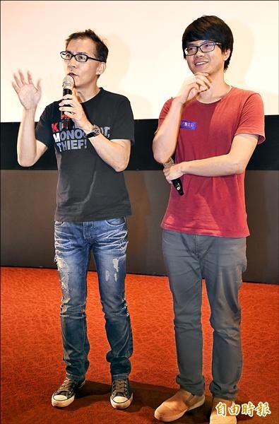 由廖建華（右）執導的獨台會案紀錄片「末代叛亂犯」昨首映，事件主要人物史明、廖偉程(左)也到場觀看影片，並分享觀後感。（記者劉信德攝）