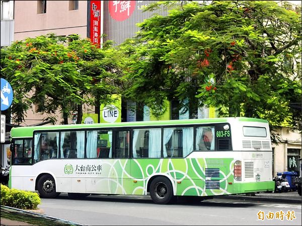 大台南公車輕旅行首推綠幹線，適合親子遊或新手入門款。（記者洪瑞琴攝）