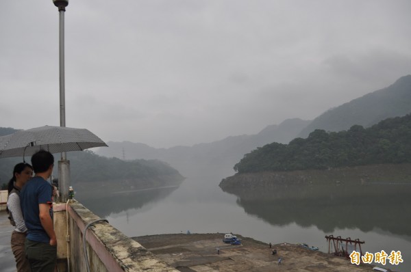 5月持續降雨，讓石門水庫水情已有緩解，盼到解除三階限水的「供五停二」措施。（記者李容萍攝）