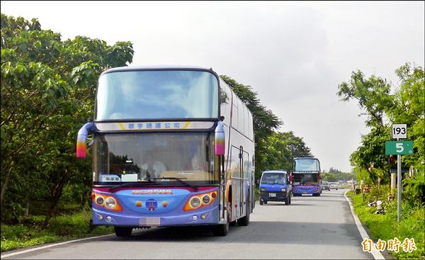 193縣道平日已見龐大車流量，一旦蘇花改通車，暴增車輛將不敢想像。（記者王峻祺攝）