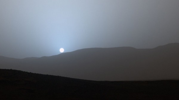 好奇號首次拍到火星上藍色日落的壯麗景觀。（圖取自好奇號臉書）