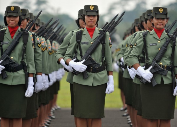 印尼從軍女性必須先接受侵入性的處女膜檢查驗身。（法新社）