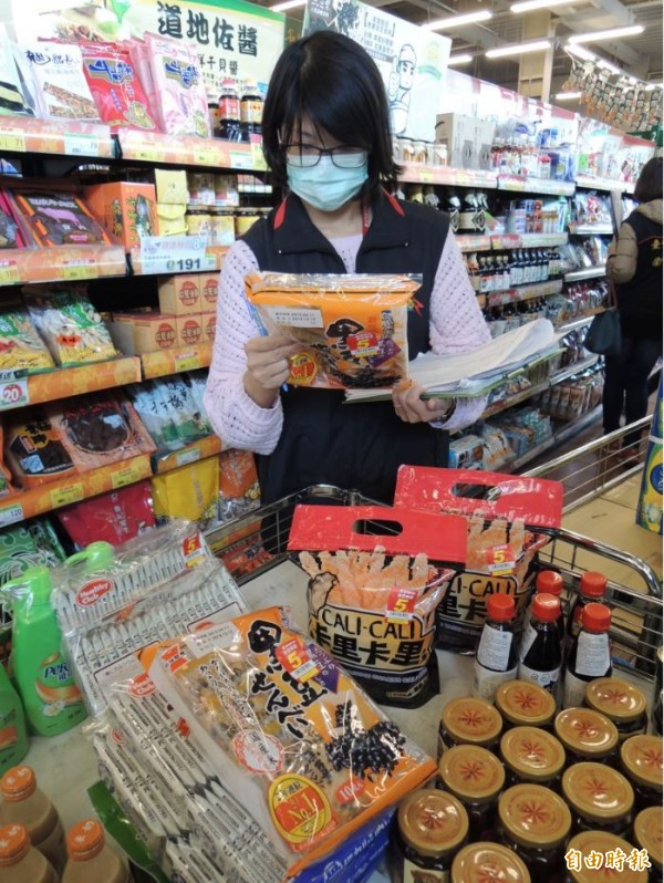 明天（15日）起，日本食品進口台灣須附檢附產地證明、輻射檢測證明等文件。（資料照，記者蔡淑媛攝）