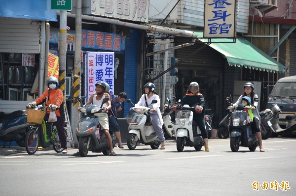 屏東縣的機車密度連續兩年全國第一。（記者侯承旭攝）