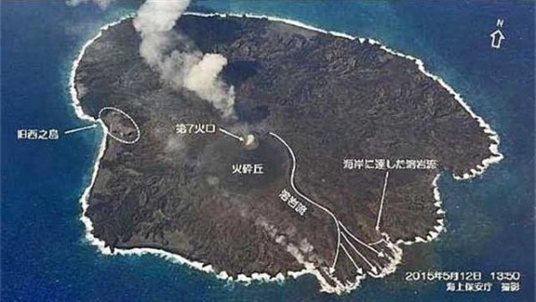 日本領海2013年冒出1個新的火山島，科學家將它當成「天然實驗室」，從中觀察大自然的演變！（圖擷取自網路）