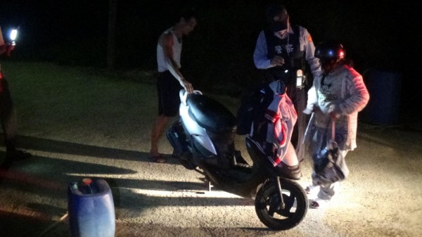 女子騎車散心山區迷路，幸遇巡邏警救援。（記者蔡政珉翻攝）