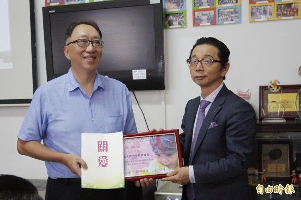 台灣關愛之家董事錢逸森(左)與日本大阪大手前扶輪社會長金高好伸。(記者邱芷柔攝) 台灣關愛之家董事錢逸森(左)與日本大阪大手前扶輪社會長金高好伸。(記者邱芷柔攝)