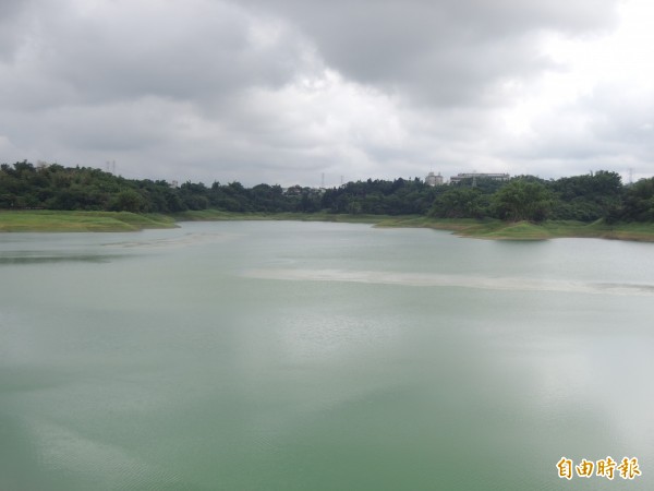 梅雨發威，蘭潭水庫進帳豐。（記者丁偉杰攝）