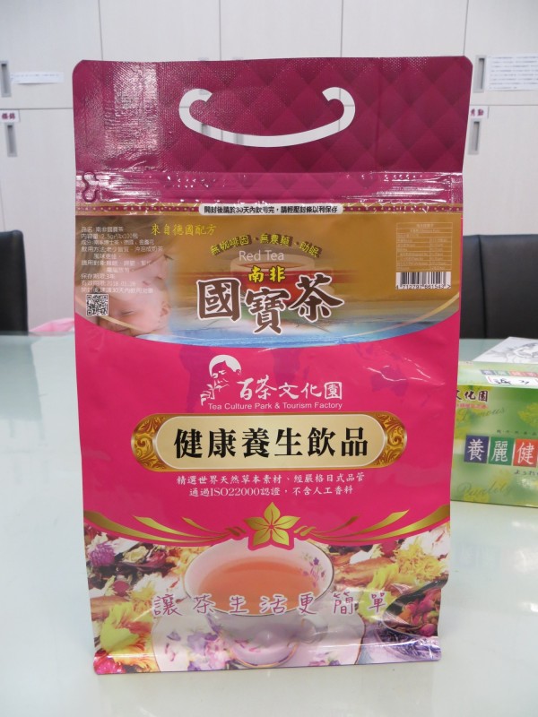 誠健公司的南非國寶茶等27種茶品，摻有不得食用的花草原料。（圖由苗栗縣衛生局提供）