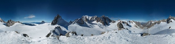 攝影師拍下白朗峰白雪皚皚美景，並合成為世界最高像素照片。（圖擷取自in2White網站）