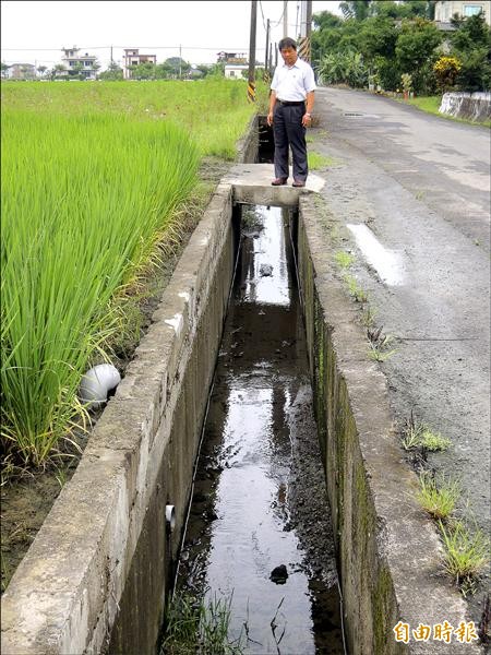 供農舍排放污廢水的灌溉排水設施。（記者江志雄攝）