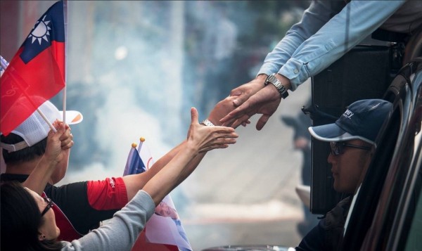 國民黨向粉絲喊話，「過半，台灣才有穩定的力量！」（圖擷取自國民黨臉書）