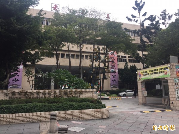 台北市復興南路的大安高工，今天下午1時38分許，傳出1名16歲女學生疑因操作印刷機不慎，頭髮捲入機器內。（資料照，記者謝佳君攝）