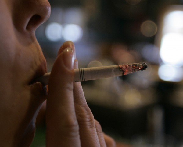 國健署警告，目前台灣每年有2萬多人死於菸害，平均每25分鐘，更會有1人因此死亡。圖為示意照。（美聯社）
☆自由電子報關心您，吸菸有害健康☆