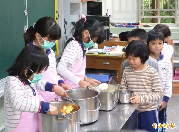 台北市衛生局今公布針對各學校餐盒及食材抽驗結果。（資料照，記者梁珮綺攝）