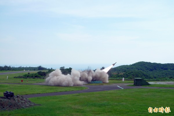 九鵬基地為國軍飛彈試射的大本營。圖為九鵬基地過去發射鷹式飛彈情形。（資料照，記者羅添斌攝）