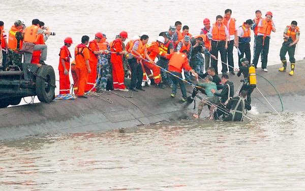 《TAIPEI TIMES 焦點》 Hundreds Feared Dead As Chinese Vessel Capsizes - 焦點 ...