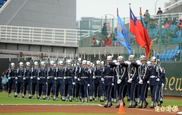 軍人節擬全國放假1天，圖為國軍樂儀隊。（資料照，記者林正堃攝）