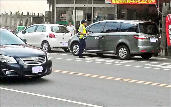 南市強力執行違停零容忍，不少網友透過臉書互相提醒警方加強取締路段。（記者王涵平翻攝）