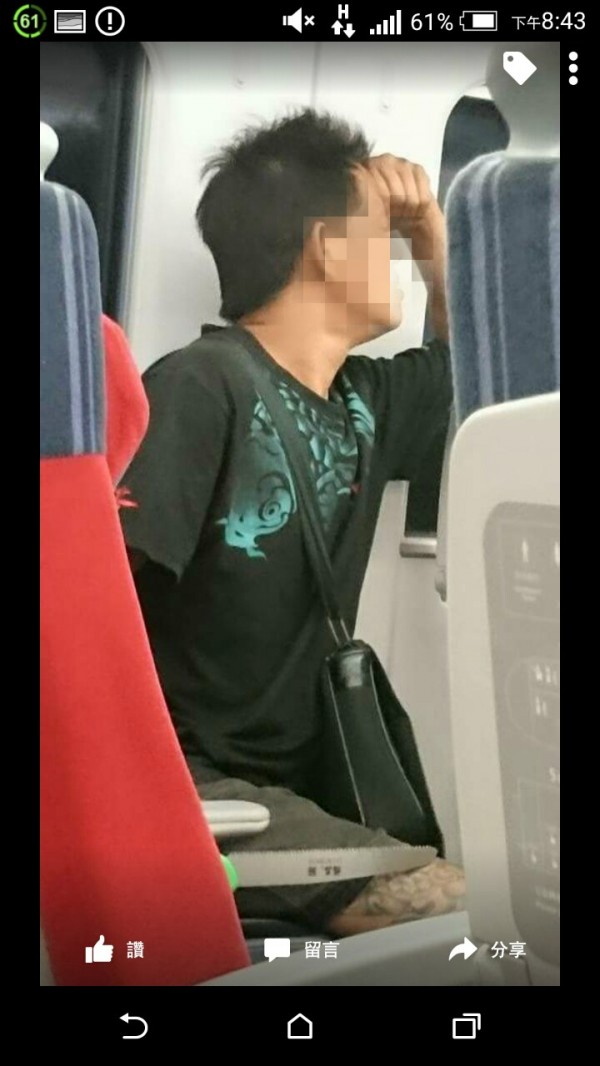 一名網友在PTT上爆料，表示發現一名在台鐵普悠瑪號上同車廂的男乘客，竟手持鋸子。（圖擷自PTT八卦板）
