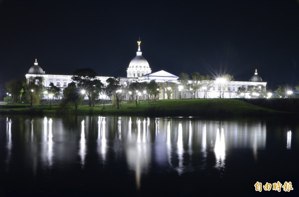 台南都會公園的新奇美博物館，迄今參觀人次破73萬，躍為熱門景點。（記者吳俊鋒攝）