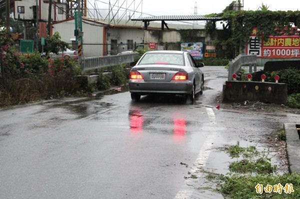 何明德行善團允諾協助改建，南投市嘉興2號橋改建工程露出曙光。（記者謝介裕攝）