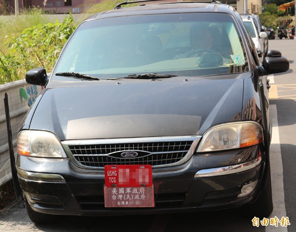 民間團體「台灣民政府」懸掛該團體車牌的車輛。（資料照，記者詹士弘攝）