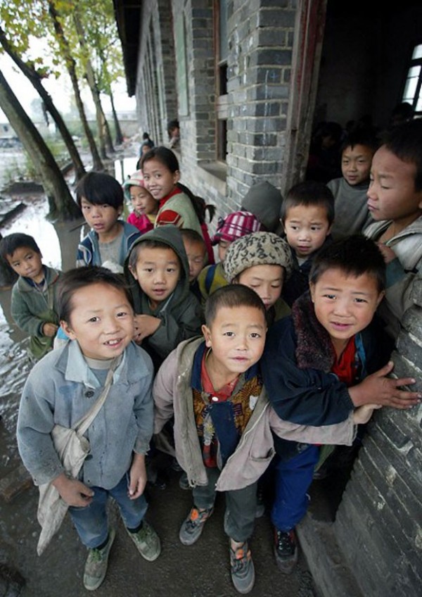 中國留守兒問題嚴重，再次發生4童飲毒自殺案件，震驚全國。圖與文無關。（資料照，法新社）