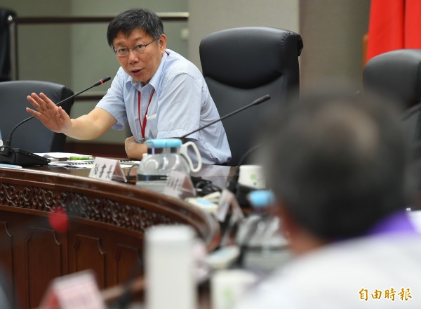 台北市長柯文哲17日主持市長與里長市政座談會，與中山區里長就市政議題交換意見。（記者張嘉明攝）