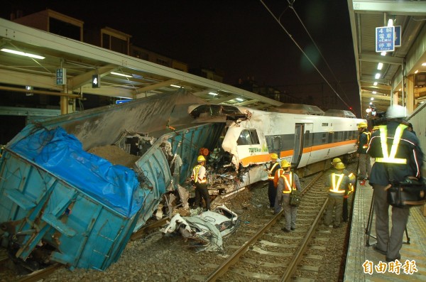 3年前砂石車撞上太魯閣號意外，法院判決駕駛和運輸公司應連帶賠償台鐵2.1億，創下闖平交道的賠償紀錄。（資料照）