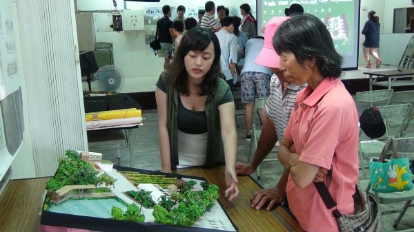 中華大學師生進駐清水國小，整合在地教育及文化資源，為偏鄉學校與社區找出路，今天成果發表。（圖由清水國小提供）