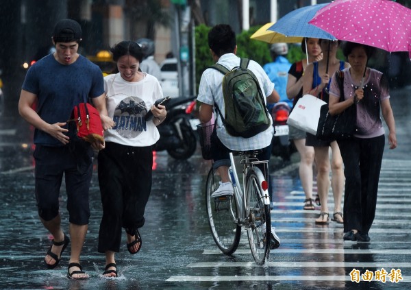 全台防午後雷陣雨。（資料照，記者簡榮豐攝）