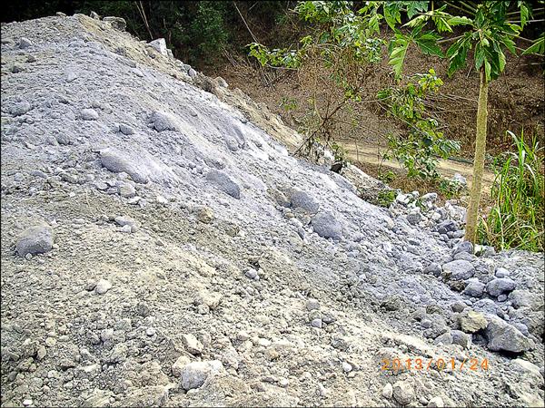 台塑麥寮廠遭檢舉將所產石灰（底灰）堆置於台南。（資料照）