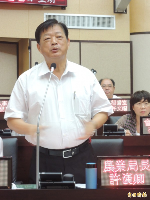 農業局長許漢卿答覆,台南市花是蝴蝶蘭、市樹是鳳凰樹、市鳥是水雉。(記者洪瑞琴攝) 農業局長許漢卿答覆,台南市花是蝴蝶蘭、市樹是鳳凰樹、市鳥是水雉。(記者洪瑞琴攝)